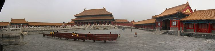 Die Zeiten und Namen ändern sich, was früher „Die Verbotene Stadt in Peking“ war ist heute „das Kaiserpalast Museum in Beijing“. Verbotene Stadt – China Studienreisen