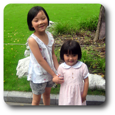 Kinder im Guilin-Park in Shanghai